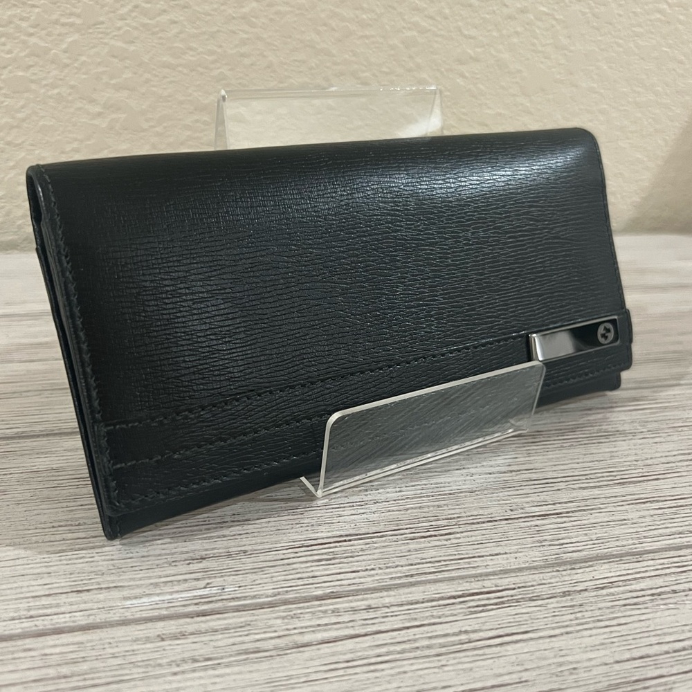 GUCCI Sleek Black long Wallet
